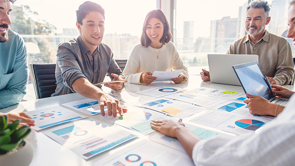 Fin de los procesos manuales: hoja de ruta para implementar la IA agéntica en la empresa